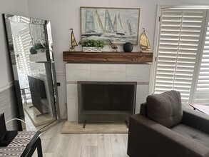 6400 Pacific Ave, Unit 304 in Playa Del Rey, CA - Foto de edificio - Building Photo