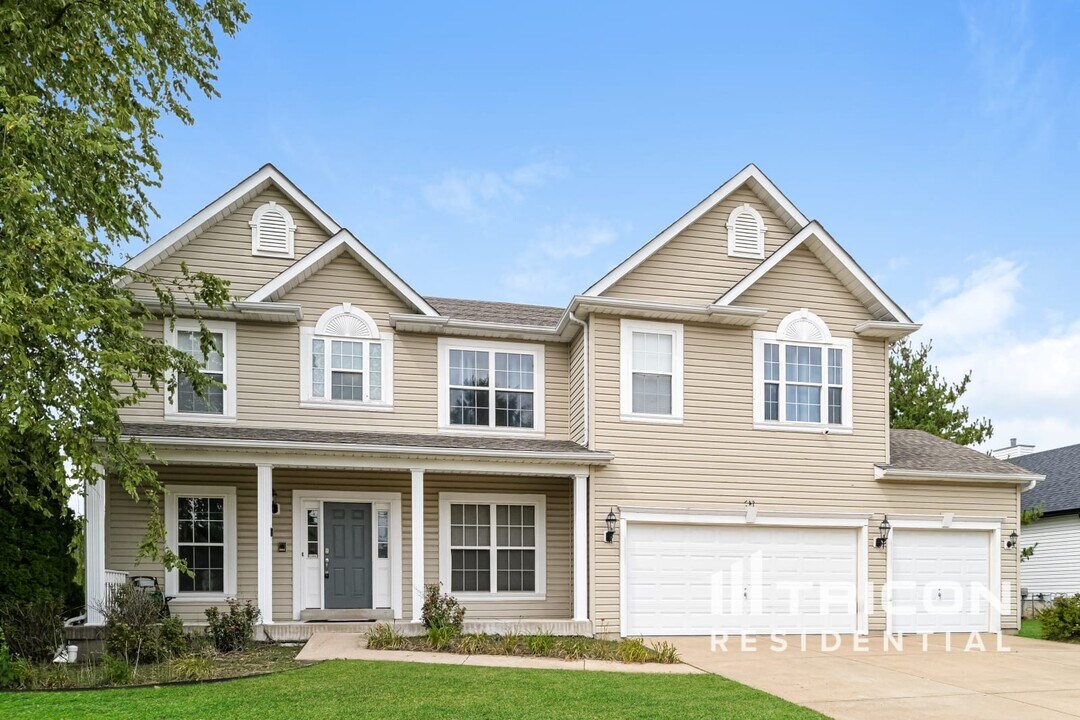 742 Chancellorsville Dr in Wentzville, MO - Foto de edificio