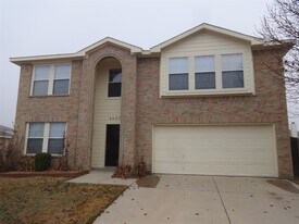 4405 Statesman Ln in Fort Worth, TX - Building Photo