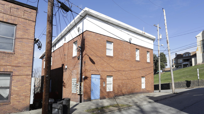 166 E Main St in Uniontown, PA - Building Photo - Building Photo