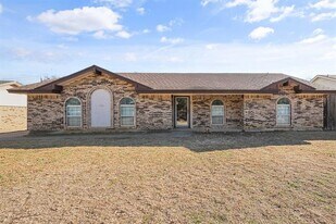 2001 San Jacinto Dr in Arlington, TX - Building Photo
