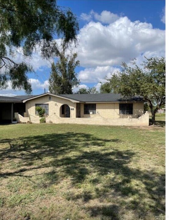 8179 E State Hwy 107 in Edinburg, TX - Building Photo