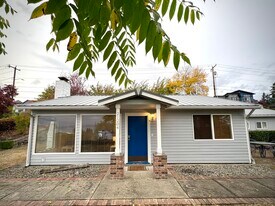 21204 3rd Ave S in Des Moines, WA - Building Photo