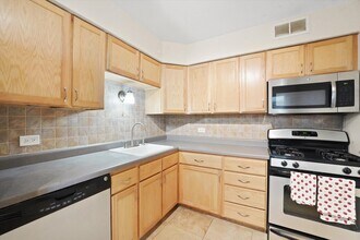 6325 N Sheridan Rd, Unit 808 in Chicago, IL - Foto de edificio - Building Photo