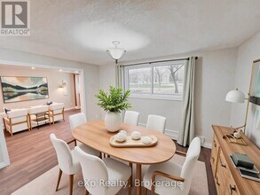 26 Woodfern Ct in Kitchener, ON - Building Photo - Building Photo