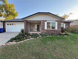 2714 W Fir St in Rogers, AR - Building Photo