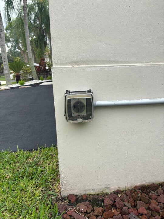 1625 Orion Ln in Weston, FL - Building Photo