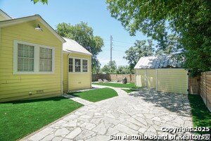 517 W Hollywood Ave in San Antonio, TX - Building Photo - Building Photo