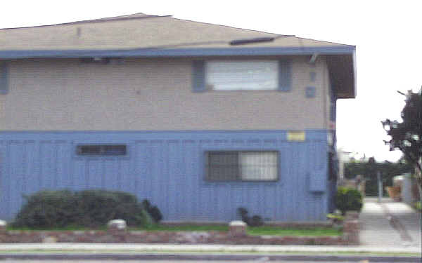 410 E Pleasant Valley Rd in Oxnard, CA - Building Photo - Building Photo