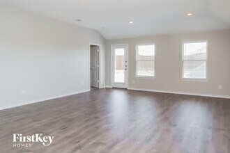 807 Community Way in Royse City, TX - Foto de edificio - Building Photo