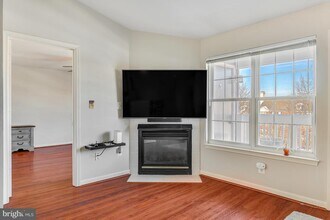 521 Constellation Square SE in Leesburg, VA - Building Photo - Building Photo