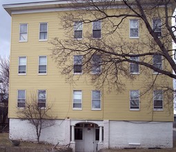 14 Duxbury Rd in Worcester, MA - Foto de edificio - Building Photo