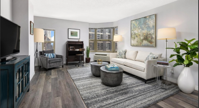 4 W Chestnut St in Chicago, IL - Building Photo - Building Photo