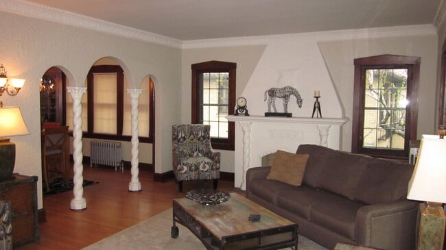 property at 2719 N Avondale Blvd