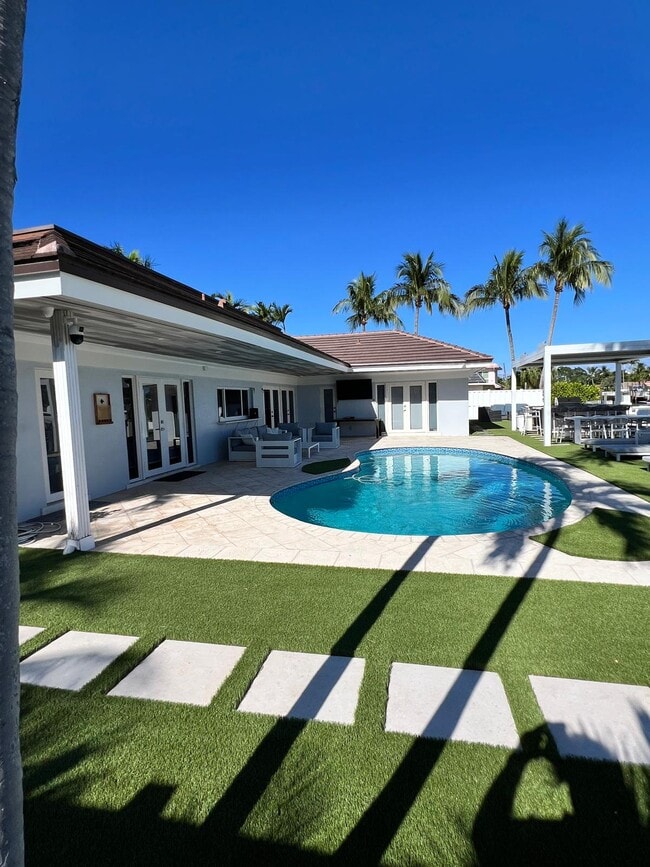 5510 Bayview Dr in Fort Lauderdale, FL - Foto de edificio - Building Photo