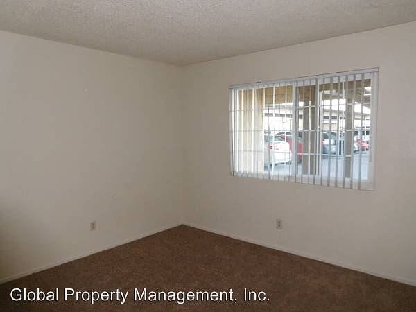 18462 Montezuma St in Adelanto, CA - Foto de edificio - Building Photo