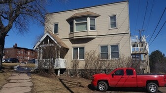 702 E 1st St, Unit 1