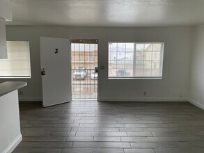 4961 Apollostar Ct, Unit 3 in Las Vegas, NV - Building Photo - Building Photo