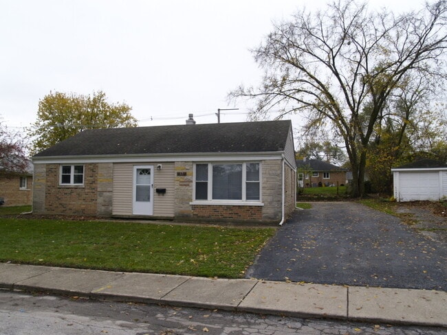 17 Oak Ln in Park Forest, IL - Building Photo - Building Photo