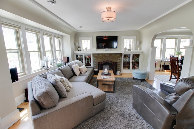 property at 1623 N Astor St
