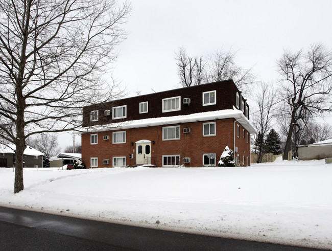 171 Frana Clara St in Louisville, OH - Building Photo - Building Photo