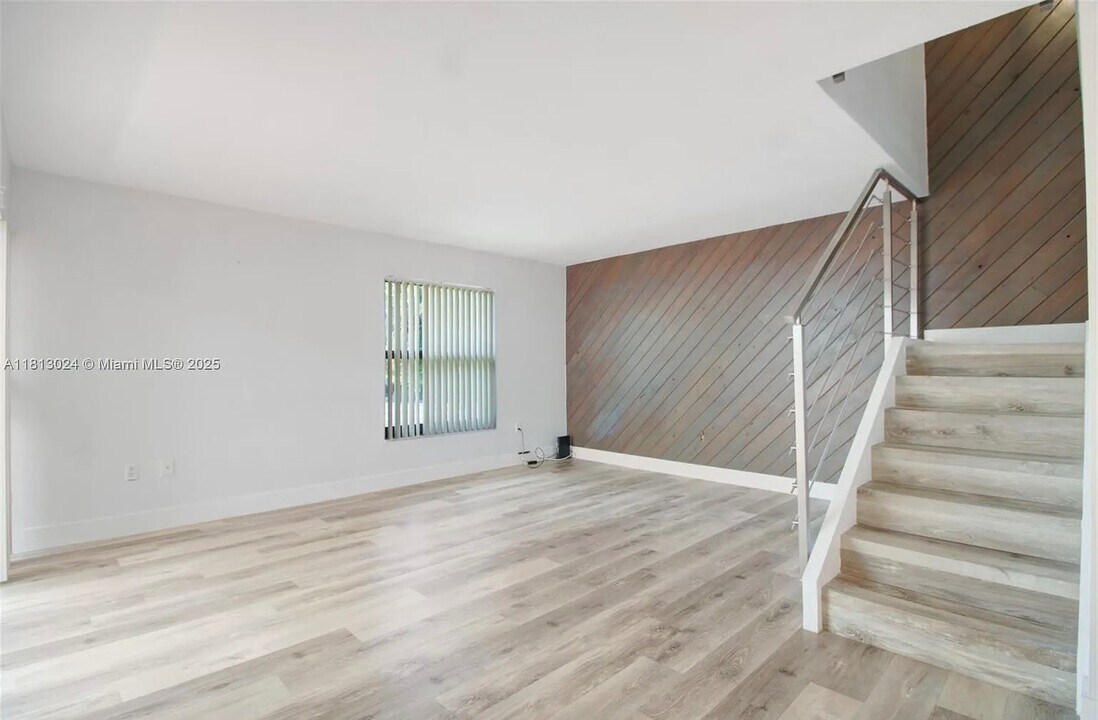 4732 SW 67th Ave in Miami, FL - Building Photo