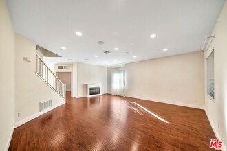 12440 La Cresta Way in Los Angeles, CA - Building Photo - Building Photo