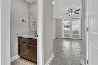 7344 Griffey St in Parkville, MO - Building Photo - Building Photo