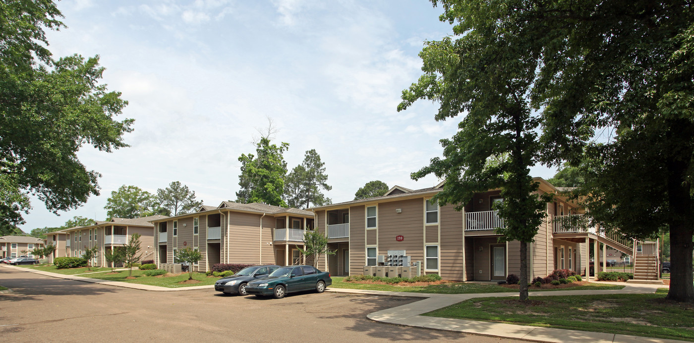 The Grove in Jackson, MS - Building Photo