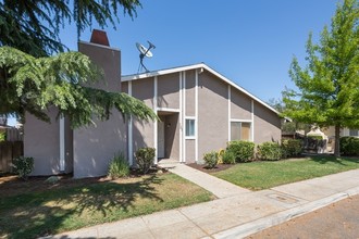 591 W Ashlan Ave in Clovis, CA - Building Photo - Building Photo