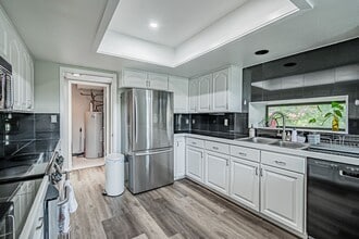 9866 E Maplewood Cir in Englewood, CO - Building Photo - Building Photo