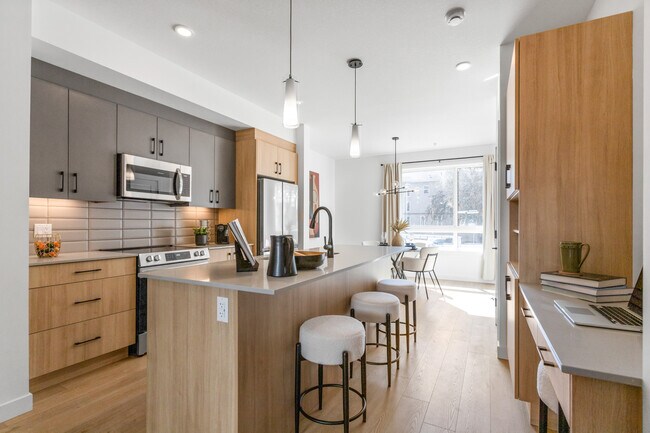 15228-15298 98 Ave NW in Edmonton, AB - Building Photo - Building Photo