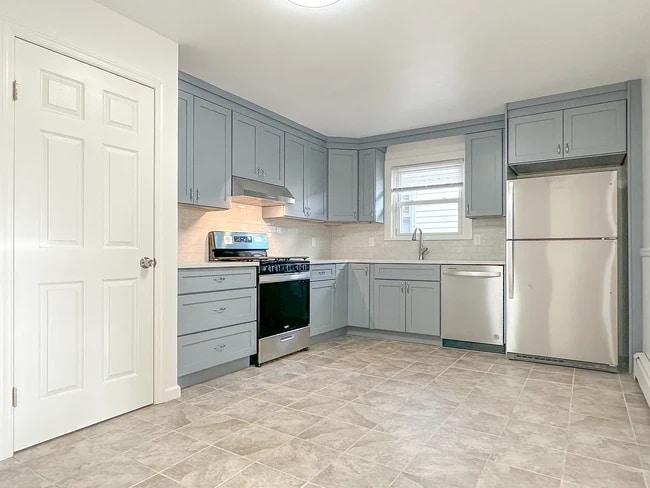 76 Front St, Unit 2nd floor Unit in North Arlington, NJ - Building Photo - Building Photo