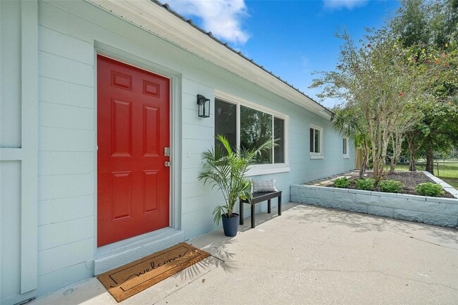 5028 Cardinal Dr in Ridge Manor, FL - Foto de edificio - Building Photo