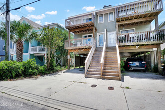 5 W Henderson St-Unit -A in Wrightsville Beach, NC - Foto de edificio - Building Photo