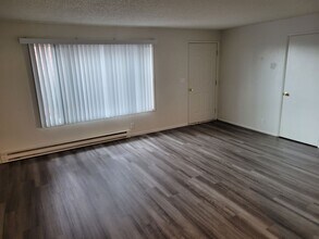 621-621 S Blaine St in Newberg, OR - Building Photo - Building Photo