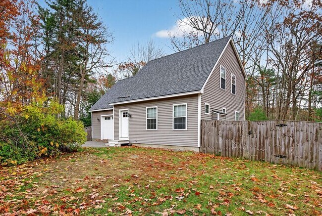 18 Lilac Ln in Kennebunk, ME - Building Photo - Building Photo