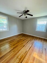 2452 Ione St in Sacramento, CA - Foto de edificio - Building Photo