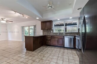 9801 SW 99th St in Miami, FL - Building Photo - Building Photo