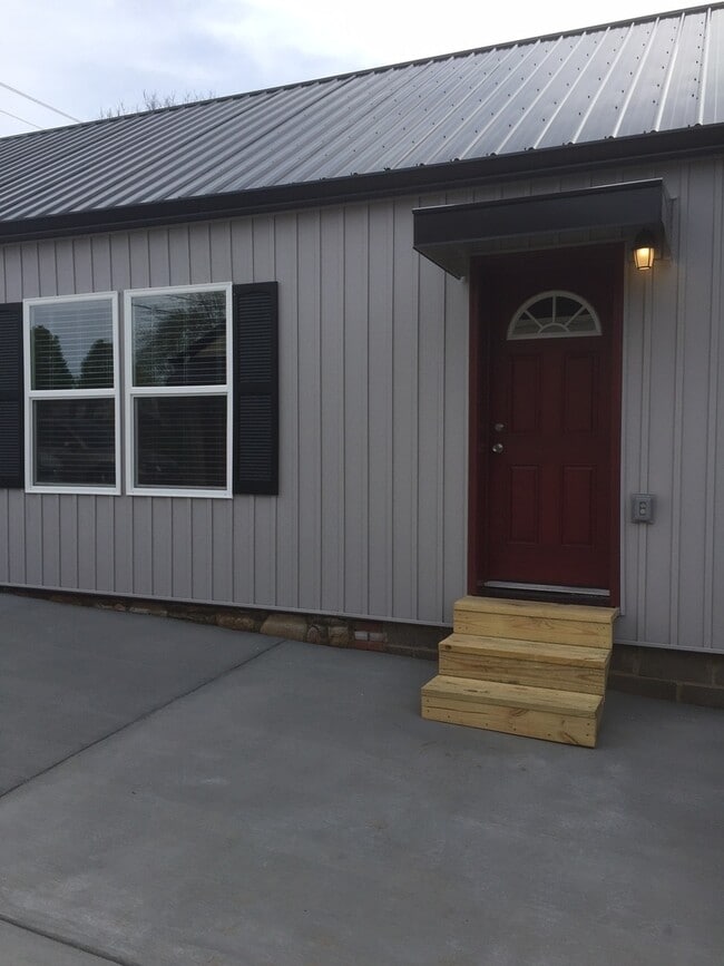 property at 677 E Lincoln Rd
