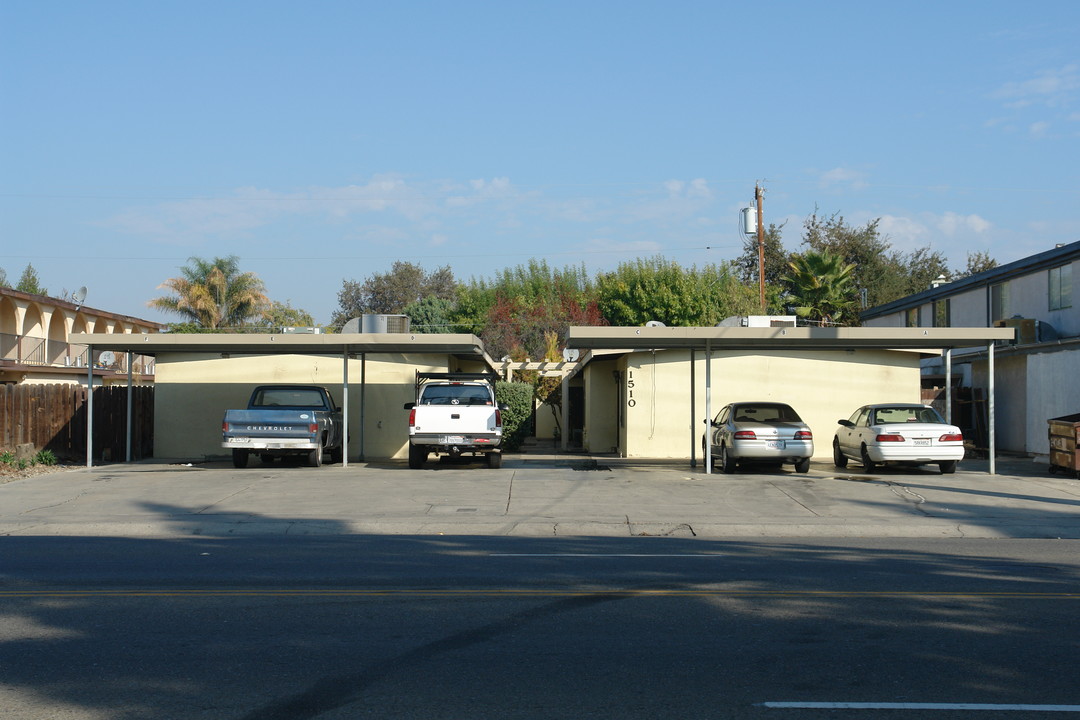 1510 W Walnut Ave in Visalia, CA - Building Photo