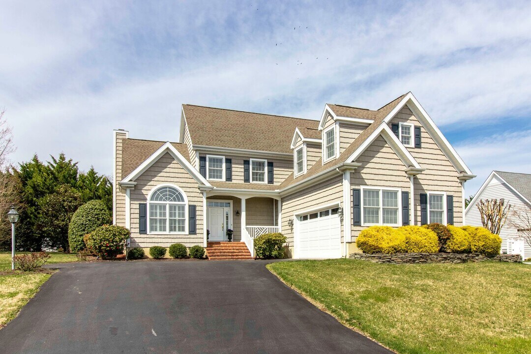 10 Wellington Pl in Rehoboth Beach, DE - Building Photo