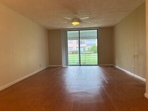 2831 Somerset Dr in Lauderdale Lakes, FL - Building Photo - Building Photo