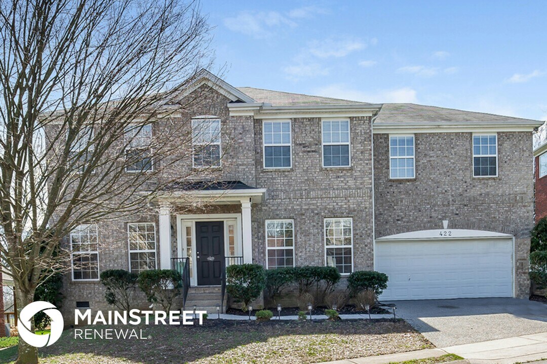 422 Laurel Hills Dr in Mount Juliet, TN - Foto de edificio
