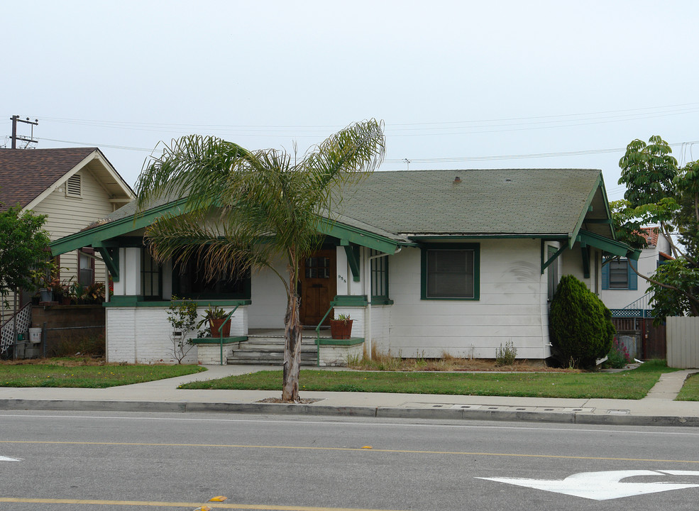 952-958 E Main St in Ventura, CA - Building Photo