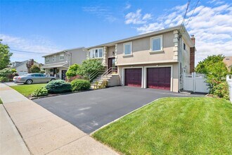 67 Greatwater Ave in Massapequa, NY - Building Photo - Building Photo