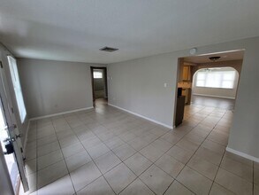 7914 Wallaba Ln in New Port Richey, FL - Building Photo - Building Photo
