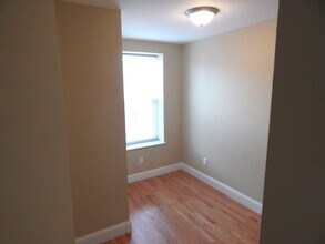28 Chelsea St, Unit 3 in Boston, MA - Building Photo - Building Photo