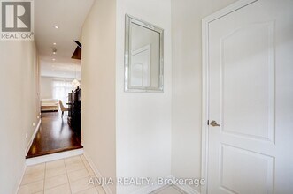 25 Collier Crescent in Markham, ON - Building Photo - Building Photo