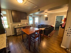 3813 N Bernard St, Unit Apt Rear in Chicago, IL - Foto de edificio - Building Photo